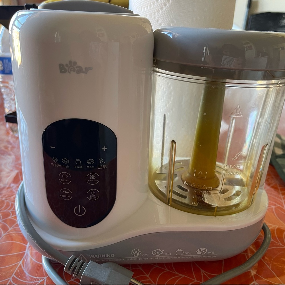 Bear Baby Food Maker in White and Gray